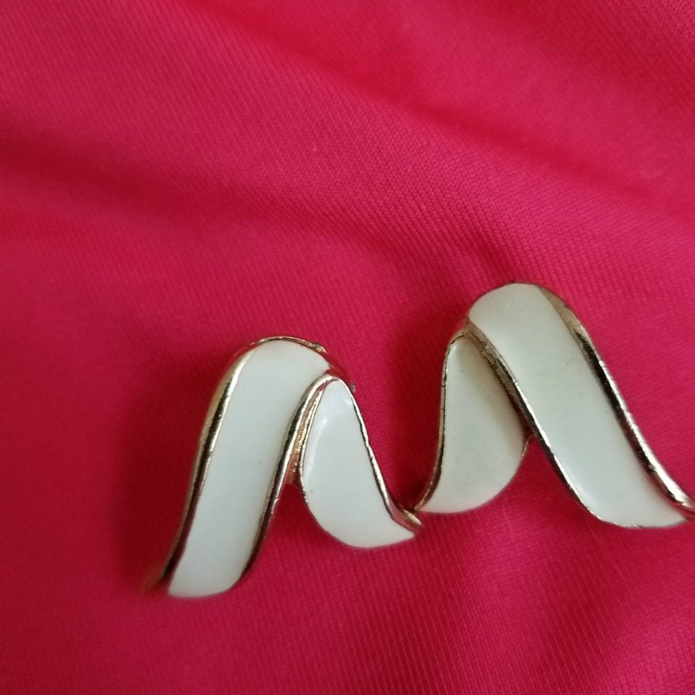 Enameled Ribbon Clip On Earrings White Ivory
